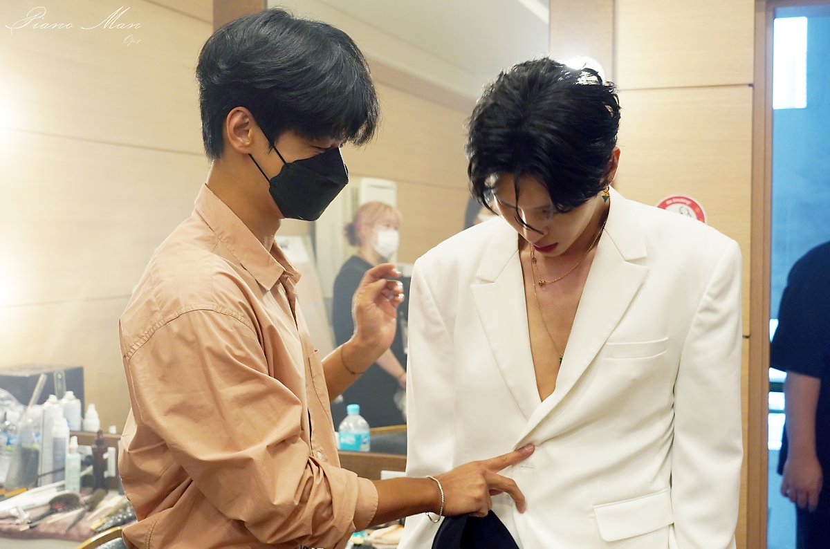 hourlyneo's tweet photo. OHMYGGGGOG THEYRE NOT DEADDD AHHHHAHHR MY NEO 🥺🥺🥺🥺🥺 https://t.co/a7PyW7nD5v