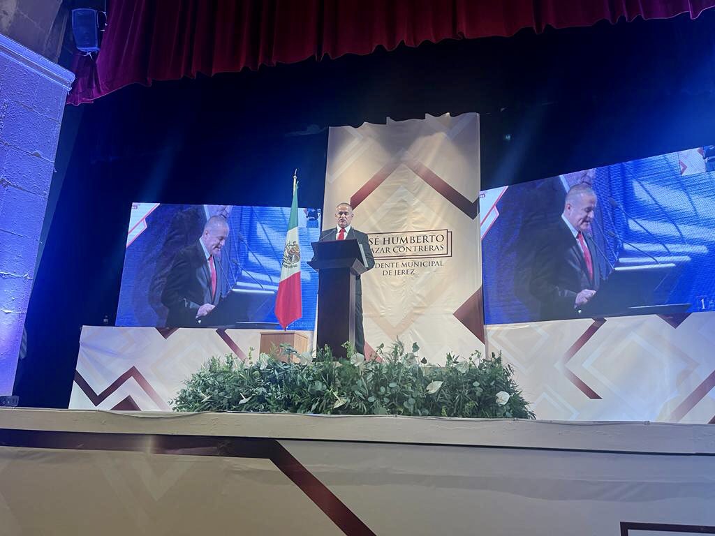 fsonduk's tweet photo. Tuve la oportunidad de saludar y acompañar al Dr. @JoseHum08319092 Alcalde del municipio de Jerez a su 1er informe de gobierno.
Extiendo una felicitación por su labor y compromiso con el pueblo mágico de Jerez. https://t.co/Gq4MehbOq6