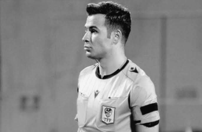 Bandirmaspor_'s tweet photo. SKANDAL ATAMA!

Geçen sezon BB Erzurumspor deplasmanında nizami golümüz�� iptal ederek puanımızı çalan,  iki sezon önce Adanaspor deplasmanında futbol kamuoyunu meşgul eden yanlı kararlara imza atan hakem Cihan Aydın, Cumartesi günü oynayacağımız Eyüpspor karşılaşmasına atandı! https://t.co/wo4OAbEuuQ