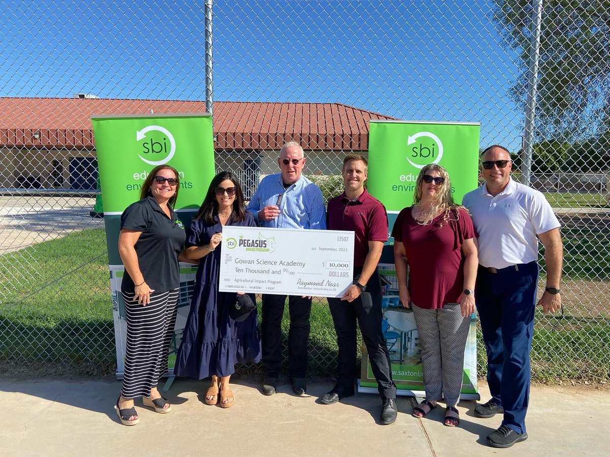 CraneSchools's tweet photo. Today, Gowan Science Academy was presented with a $10,000 grant award from @saxtonbradley for new school furniture. Thank you so much for personally coming down to present the award and speak with the students! 🐊#GowanGators #WhyCrane #WeAreCrane https://t.co/KSO5tv6eJ6