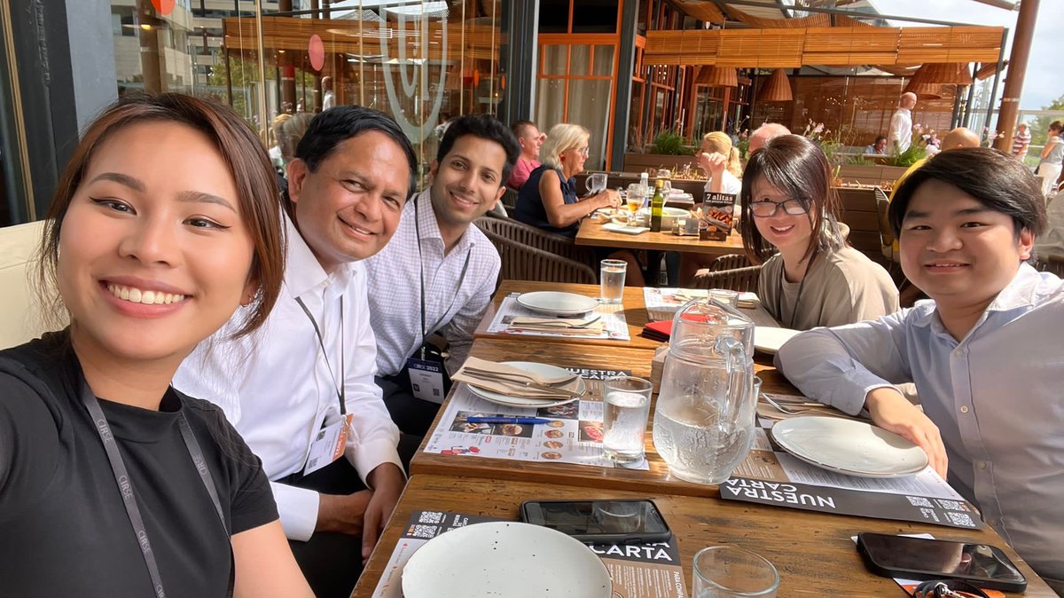 elisalausw's tweet photo. Grateful for the opportunity to present at the @cirsesociety 2022 conference! Very thankful for the wonderful mentorship by @TzeWah1 and special thanks to @BVMMedical @LDShospcharity for their generousity. Excited for the future of IR! https://t.co/9qYTSD5Ufn