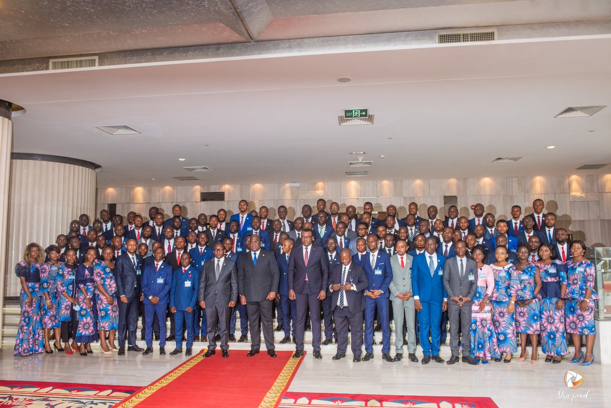 EdenduCongo's tweet photo. “Les hommes se trompent, les grands hommes avouent qu'ils se sont trompés.”
Bravo au VPM @LihauEbua pour sa décision de surseoir l'arrêté 099...
En posant cet acte de bravoure,il a fait son propre piédestal et l'avenir se chargera de la statue.” @FP_RDC @PrimatureRDC  @LihauTeam https://t.co/DxFhSkEcnQ