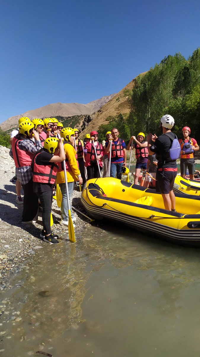 İranlı Doğa sever Turistler Çatak ilçemizi çok beğendiler.Bu konuda İranlı Doğa severlerin ilçemize gelmeleri konusunda büyük emek veren başta Belediye Başkanımız Sayın <a href="/AbdrrhmnSeylan/">Abdurrahman Şeylan</a>'na Belediye Başkan Yrd. @CihanYALIN13 'na <a href="/feylesofbbr/">Erdoğan Babur</a>'ra emeği geçenlere çok teşekür ediyoruz.