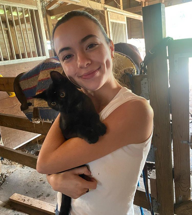 filesnessa's tweet image. look at her 😭