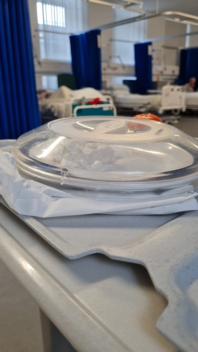 EmmaTaylor1994's tweet photo. Of me of what I can only describe as something that looked like it had been chewed up swallowed and regurgitated back onto the plate. I asked what it was &amp; she said chicken mayo. 
Was possibly the equivalent of 3tbl spoons of it. 😅😅 

I didn't eat it! https://t.co/2M99kuW8w3