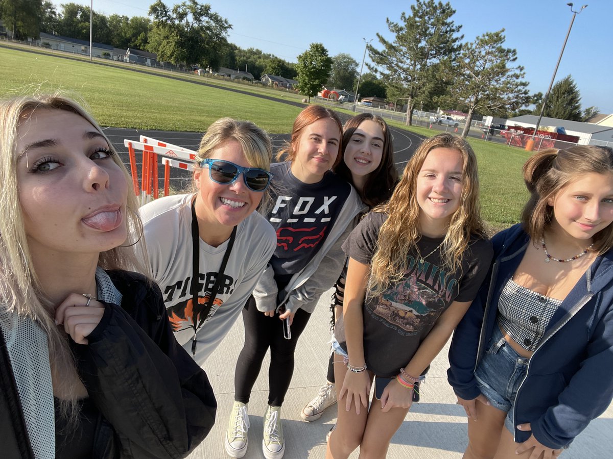 ib327_FCS's tweet photo. Walking = Wellness. We participated in #WorkoutWednesday and enjoyed the sunshine on our faces. Be Active, Be Healthy, Be Happy! @IBES_PE #ibtigerpride #wellness https://t.co/tMSc5Qrz4e