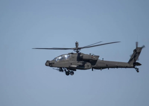 ActuDefense's tweet photo. La #Pologne choisit la dernière version de l'Apache et triple le nombre d'hélicoptères commandés au départ https://t.co/RVBikgAvgh