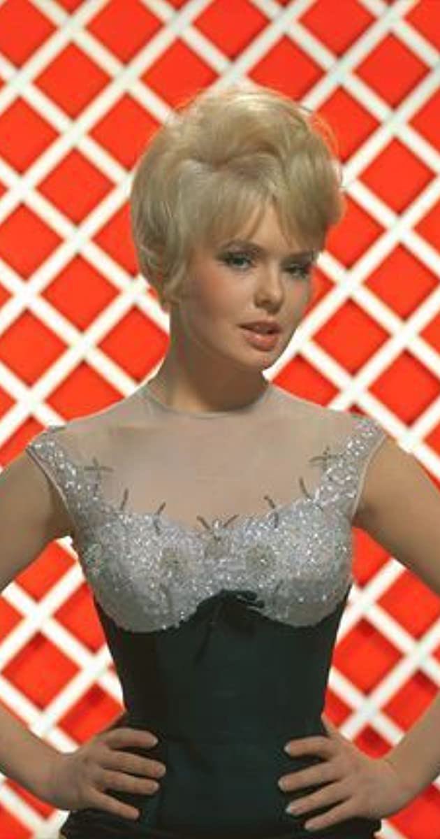 Happy birthday to Joey Heatherton, who turns 78 today! I remember her well from the variety shows of the 1970s. 