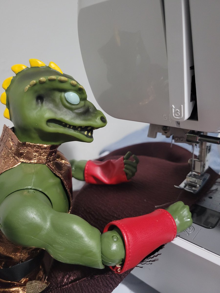 OntarioKlingon's tweet photo. Time to get those last minute alterations and upgrades done, because this weekend is @TBayThunderCon! Come meet #GornieRuxpin, as he defends Thunder Bay against #LieutenantDuke and his Federation invaders! #StarTrekStrangeNewWorlds https://t.co/KSQ0ooaPIN