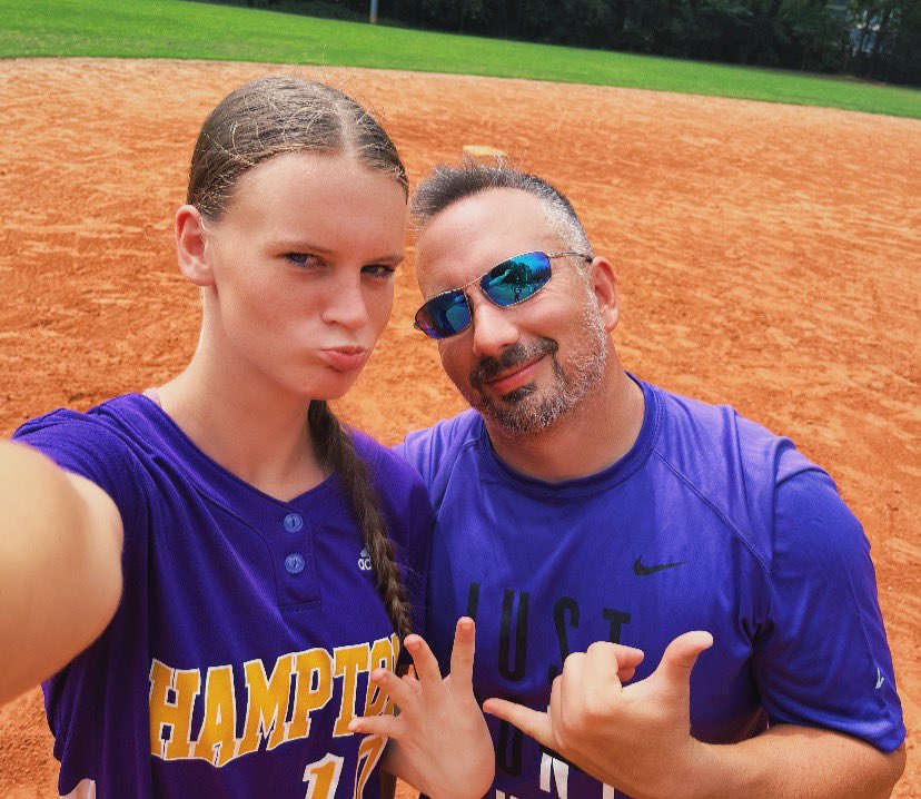 amandaaa822's tweet photo. verbally committed!! 💜🖤 @AgnesScottSB https://t.co/3rVi6l70Ne