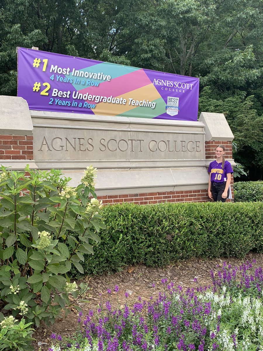 amandaaa822's tweet photo. verbally committed!! 💜🖤 @AgnesScottSB https://t.co/3rVi6l70Ne