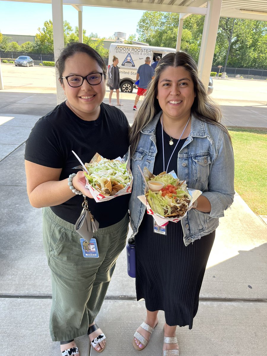 erinmcb89's tweet photo. Staff at @FredRobertsMS got to enjoy a delicious lunch today from  @MoonRoosterHTX for our first food truck of the year! https://t.co/Gm5EmZ2K4r