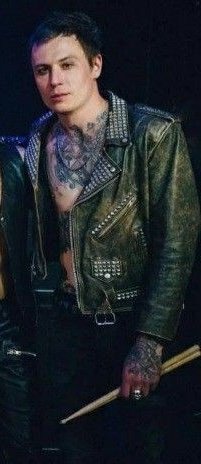 ㅤㅤㅤㅤ  ﹙⌕﹚𝕊𝔼 𝕊𝕆𝕃𝕀ℂ𝕀𝕋𝔸 𝔸:
ㅤㅤㅤㅤㅤㅤㅤㅤDYLAN. 

ღ Batería de The Relentless. 
ღ FC Sebastian Gregory. 
ღ Actividad (no 24/7).
ღ Se requiere conocimiento del personaje. 

༄ Info en DM.

╰❦ ¿RT para encontrarlo?
ㅤㅤㅤ¡Muchas gracias!