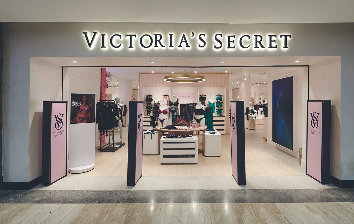 gophoenixing's tweet photo. Here’s the sneak-peak to World’s most loved and iconic launch at Phoenix Palladium, Mumbai!
Visit @VictoriasSecret store today and explore the epitome of glamour and elegance with mind-boggling launch offers!
#PhoenixPalladium #VictoriasSecret #VictoriasSecretIndia #VSLovesIndia https://t.co/D2u7DdmrPq