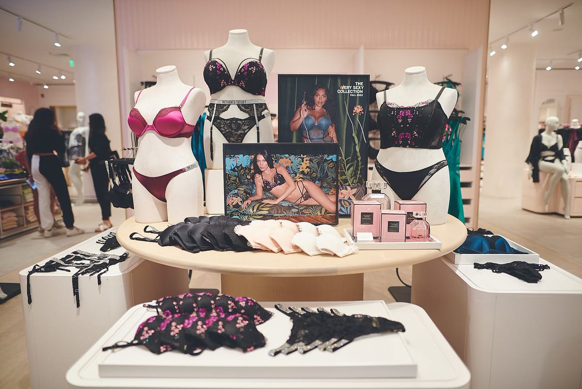 gophoenixing's tweet photo. Here’s the sneak-peak to World’s most loved and iconic launch at Phoenix Palladium, Mumbai!
Visit @VictoriasSecret store today and explore the epitome of glamour and elegance with mind-boggling launch offers!
#PhoenixPalladium #VictoriasSecret #VictoriasSecretIndia #VSLovesIndia https://t.co/D2u7DdmrPq