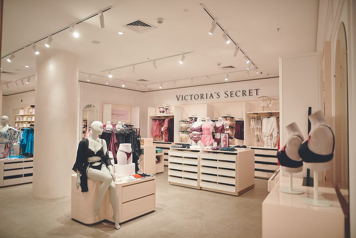gophoenixing's tweet photo. Here’s the sneak-peak to World’s most loved and iconic launch at Phoenix Palladium, Mumbai!
Visit @VictoriasSecret store today and explore the epitome of glamour and elegance with mind-boggling launch offers!
#PhoenixPalladium #VictoriasSecret #VictoriasSecretIndia #VSLovesIndia https://t.co/D2u7DdmrPq