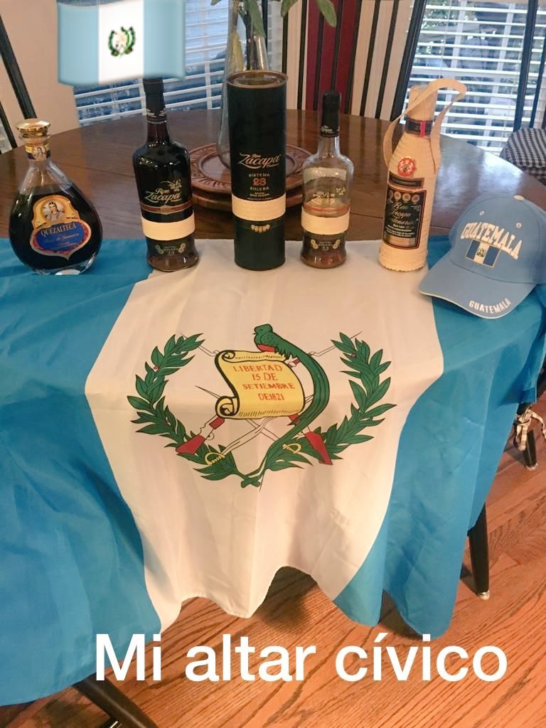 rolecas's tweet photo. !Aquí no hay antorchas pero si ponemos altar cívico! 🥳🥳🥳🇬🇹🎷🥃
#Obelisco #NadaQueCelebrar https://t.co/4YklXYs6BL