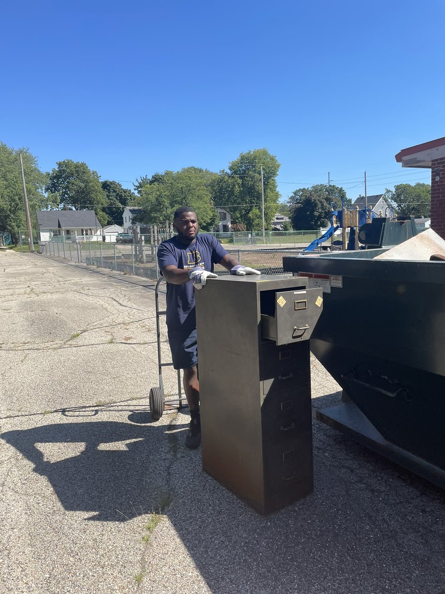BeloitBucsFB's tweet image. Last week, a few of our guys were able to volunteer their time to help transform an abandoned elementary school into a 20 unit residence and 70 unit daycare center for parents with young children who are moving from homelessness towards stable housing. #WINWednesday #GoBucsWIN