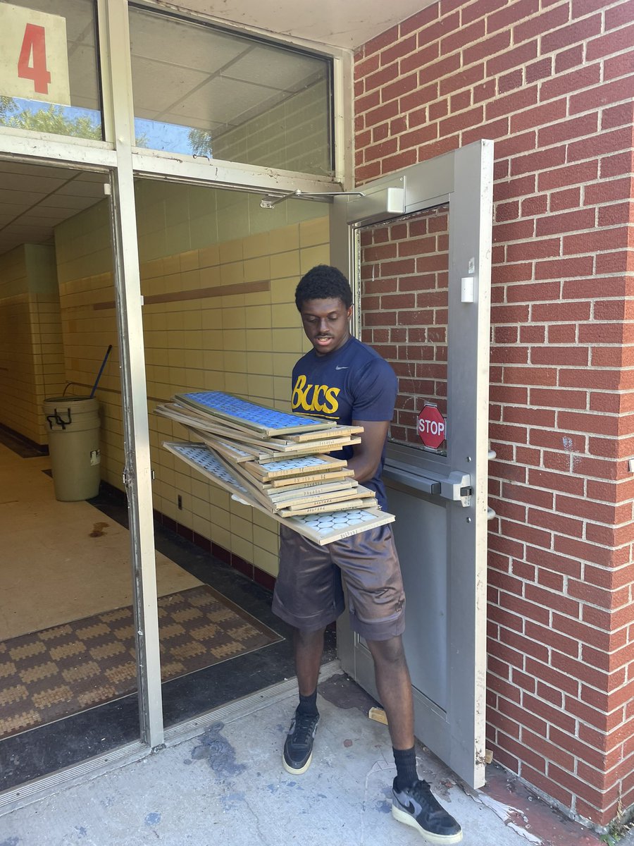 BeloitBucsFB's tweet image. Last week, a few of our guys were able to volunteer their time to help transform an abandoned elementary school into a 20 unit residence and 70 unit daycare center for parents with young children who are moving from homelessness towards stable housing. #WINWednesday #GoBucsWIN