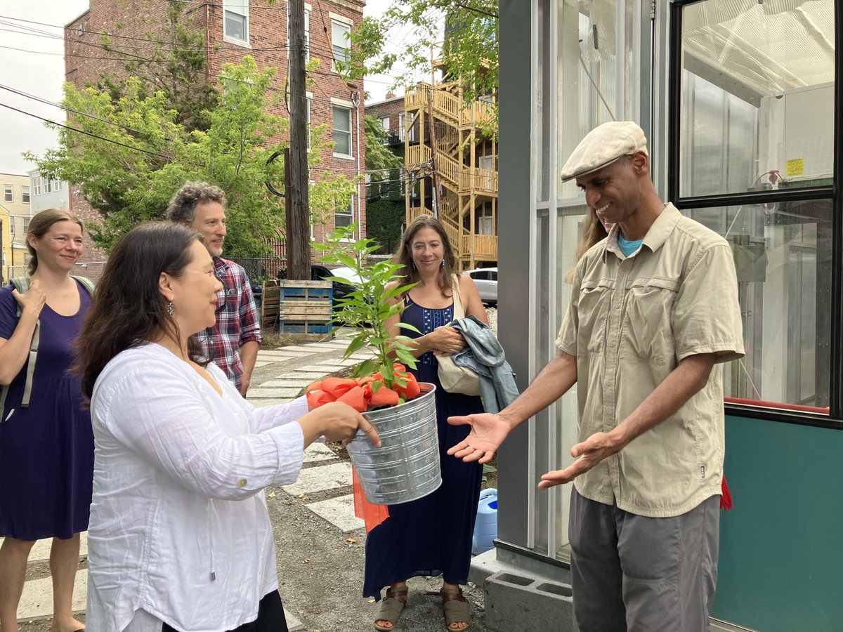 HEET_MA's tweet image. We had an amazing time visiting @EastieFarm's geothermal-powered greenhouse, the first and only in MA! Three boreholes will provide a stable temperature to grow veggies all year. We gifted the greenhouse a chili pepper plant--another way nature pulls heat from the ground! 🔥🌶️