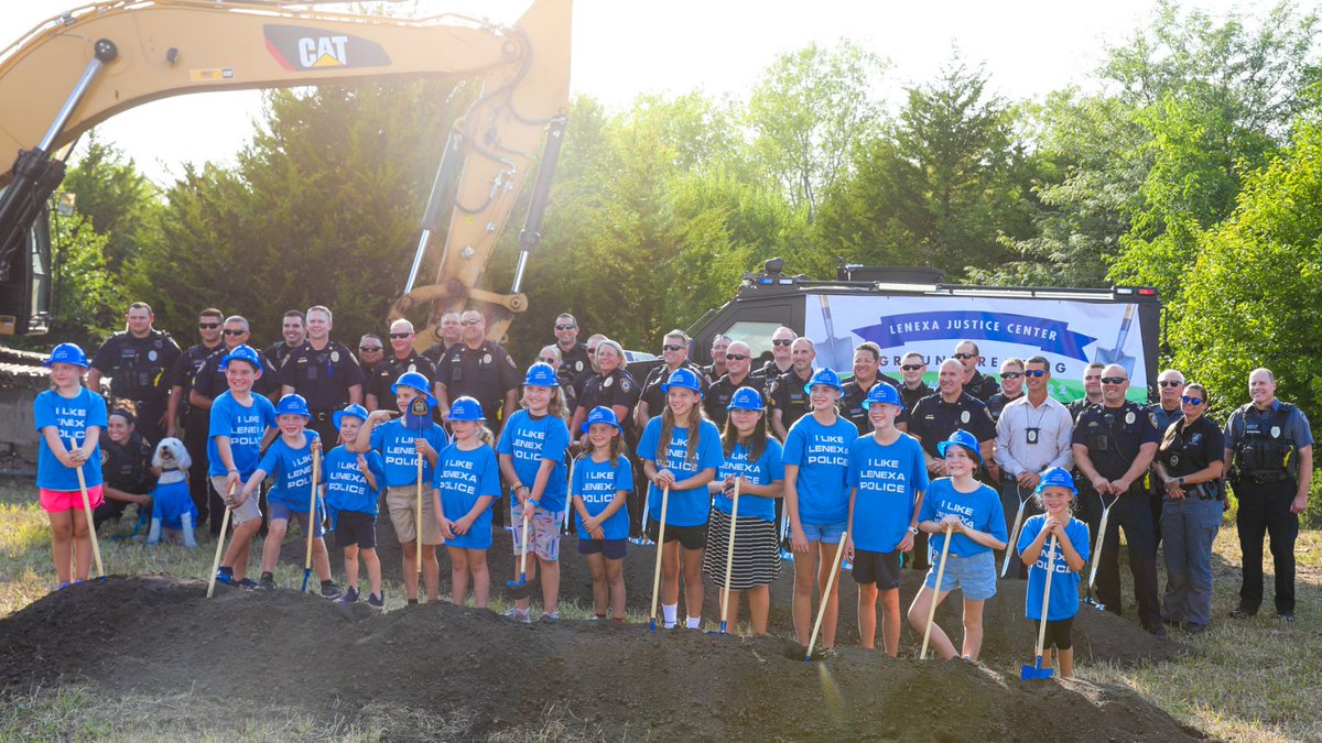 cityoflenexa's tweet photo. One new facility &amp; countless community benefits. Yesterday, City leaders, staff &amp; members of the community broke ground on the new Lenexa Justice Center. 

Learn how this facility will better serve you, our community and our @LenexaPolice officers ➡️ https://t.co/qvERo5XepJ. https://t.co/TwTCuFTvZu
