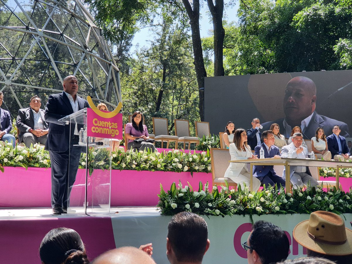 MiguelZarateH's tweet photo. Desde que el Gobernador de Jalisco, @EnriqueAlfaroR fue alcalde de @GuadalajaraGob, la ciudad ha tenido importantes avances en su desarrollo y renovación, él también fue clave para hablar de una ciudad metropolitana. https://t.co/oK3khWVvwj