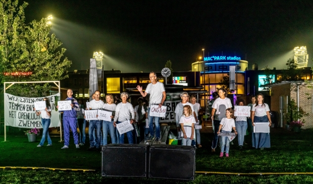 DeSwollenaer's tweet photo. Vrijwilligers Openluchtbad brengen unieke voorstelling: ‘Dit is ons bad’ -  https://t.co/k9breK71dm https://t.co/W2N6uDgDDX