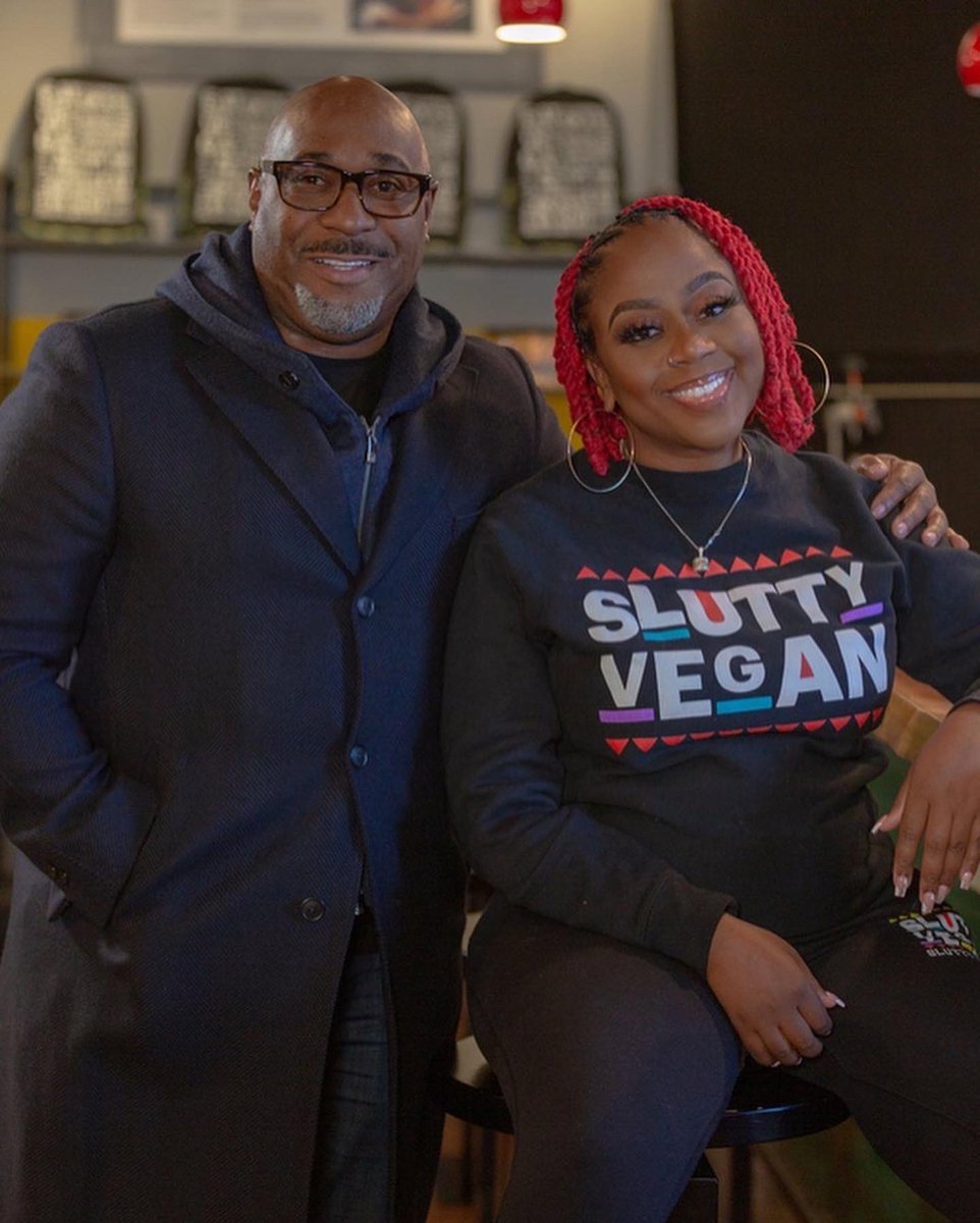 chefgarvin's tweet photo. Tonight at 10PM on @FoodNetwork catch me as a guest judge when The Try Guys hit ATL for a food truck challenge with @SluttyVeganATL owner Pinky Cole. Then its high-end Thai noodles at Chai Yo with owner DeeDee Niyomkul. It’s gonna be a good one—don’t miss it!

#NoRecipeRoadTrip https://t.co/CbZJuNF1jF