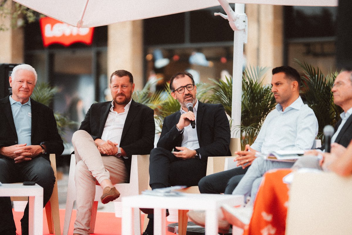 Fpi_Provence's tweet photo. Retour en images sur les #Estivales de l'immobilier d'@aixmaville. Trois jours de rencontres enrichissantes avec des élus et les acteurs régionaux de l'#immobilier et de la #construction, des débats constructifs animés par @TPBMpaca... 🤗
#logements #neufs #JeanLouisVincent https://t.co/X9QxO3cUUV