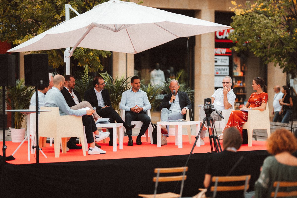 Fpi_Provence's tweet photo. Retour en images sur les #Estivales de l'immobilier d'@aixmaville. Trois jours de rencontres enrichissantes avec des élus et les acteurs régionaux de l'#immobilier et de la #construction, des débats constructifs animés par @TPBMpaca... 🤗
#logements #neufs #JeanLouisVincent https://t.co/X9QxO3cUUV