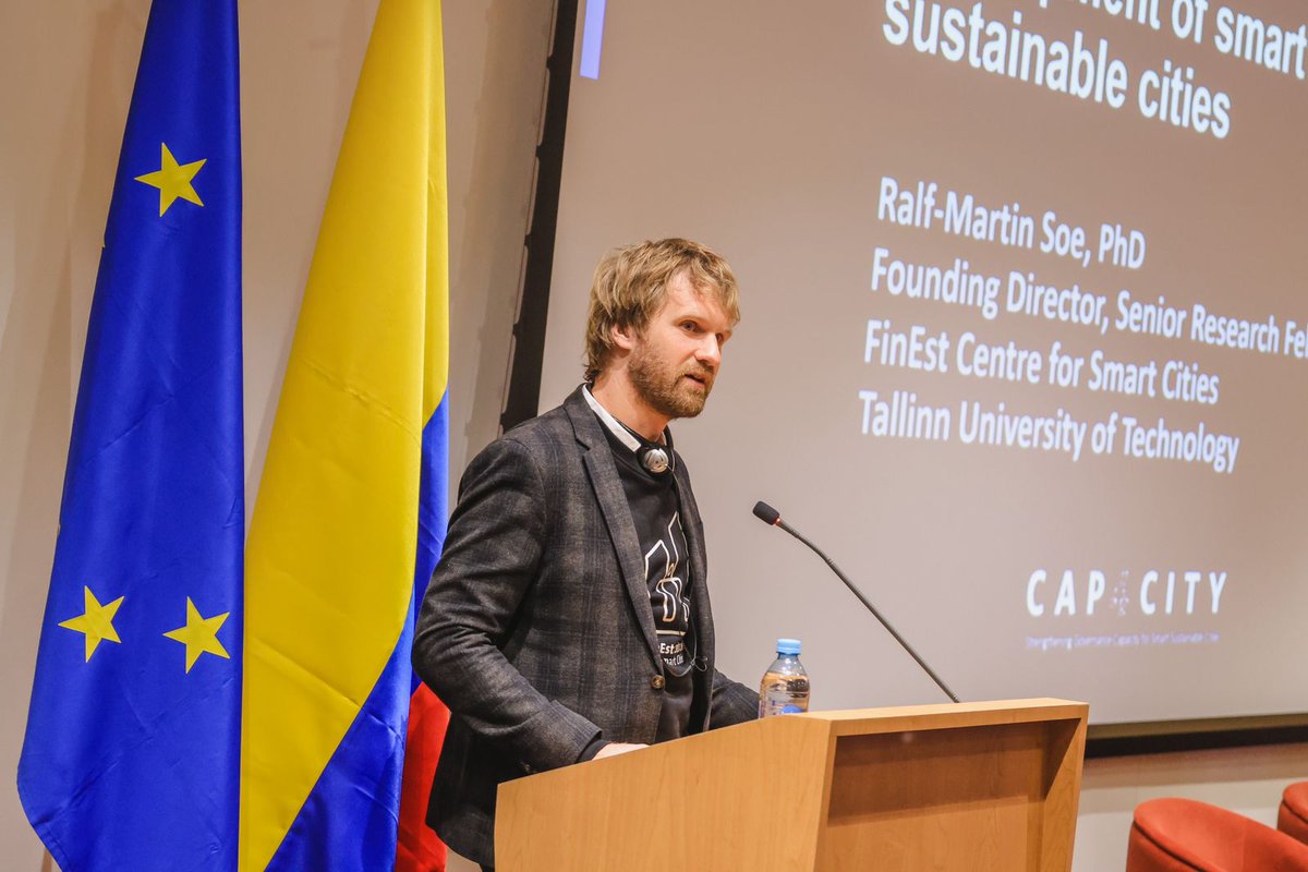 ProbogotaRegion's tweet photo. En el #SmartcoSummit seguimos conversando sobre el rol de diversos sectores en la construcción de las ciudades inteligentes y sostenibles. 💧🌆
Ralf-Martin Soe de la Universidad Tecnológica de Tallin, Estonia, se refirió a las tareas de los gobiernos en esta materia. https://t.co/IZp7fICb2U