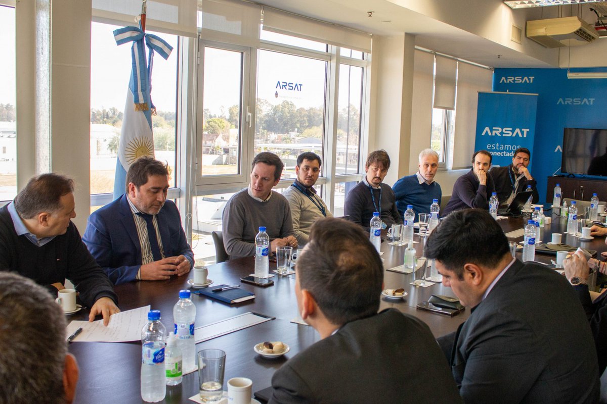 ARSATSA's tweet photo. Especialistas del #EquipoArsat, la UTN e integrantes del @MinSeg junto a sus cuatro fuerzas realizaron una mesa de trabajo para el desarrollo de proyectos. https://t.co/XLjMN9mVly