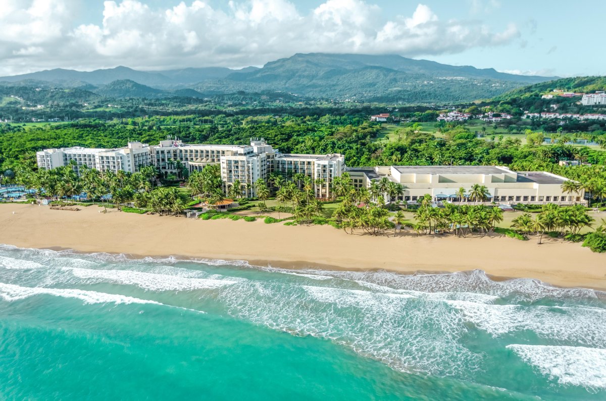 Margaritaville Vacation Club - Rio Mar was named one of the best places to stay in Puerto Rico. 

Thanks for the feature and glad you enjoyed your visit to paradise! 🌴 <a href="/UPROXX/">UPROXX</a>  @chloeicaldwell 
🔗 Read more: wy.ndh.am/3BHf8eX

Explore the resort: wy.ndh.am/3BDAud2
