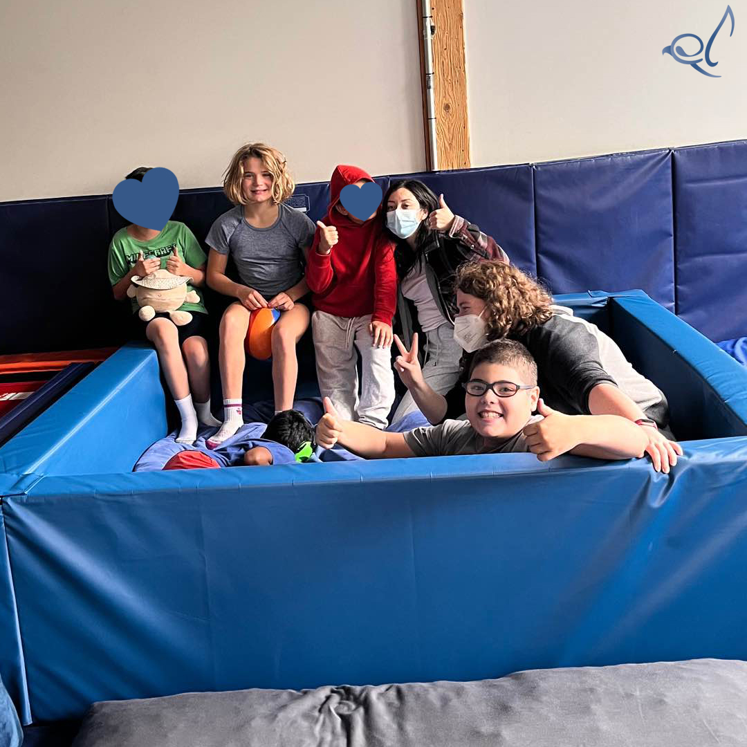How's our week going? We give it a big thumbs up! #eyaslanding #merlindayacademy #friends #friendship #therapygym #therapeuticgym #pediatricgym #kidsgym #gymtime #gymfun #physicaltherapy #grossmotorplay #pt #smiles #poses #allsmiles #thumbsup #happy #motivation #inspiration