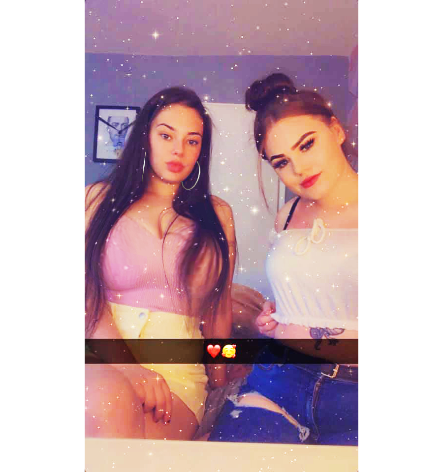 KaleighBarret99's tweet photo. Throwback ❤️
#throwback #cutefilter #pink #yellow #miniskirt #bestie #chav #chavgirls #councilchav #councilchavdontcare #bighoopearrings #biggerthehoopsbiggerthehoe #hoe #brunettebarbie https://t.co/o6AWCeTbTs