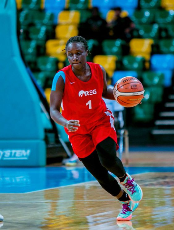 KC2_RW's tweet photo. Ikipe ya #REGBBCW itsinze iya #APRBBCW ihita yisubiza igikombe cya Shampiyona mu bagore.
#REGBBCW 63- #APRBBCW 54. https://t.co/XntnGWV3Rs