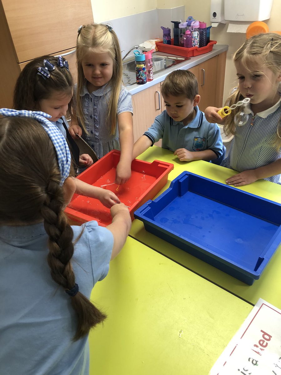 _miss_coates's tweet photo. P1C had a great time this morning exploring their new sound ‘b’. We made blew our own bubbles, experimented with making boats that could float in water and built brick towers! 🫧🧱 https://t.co/hd4W28wygo