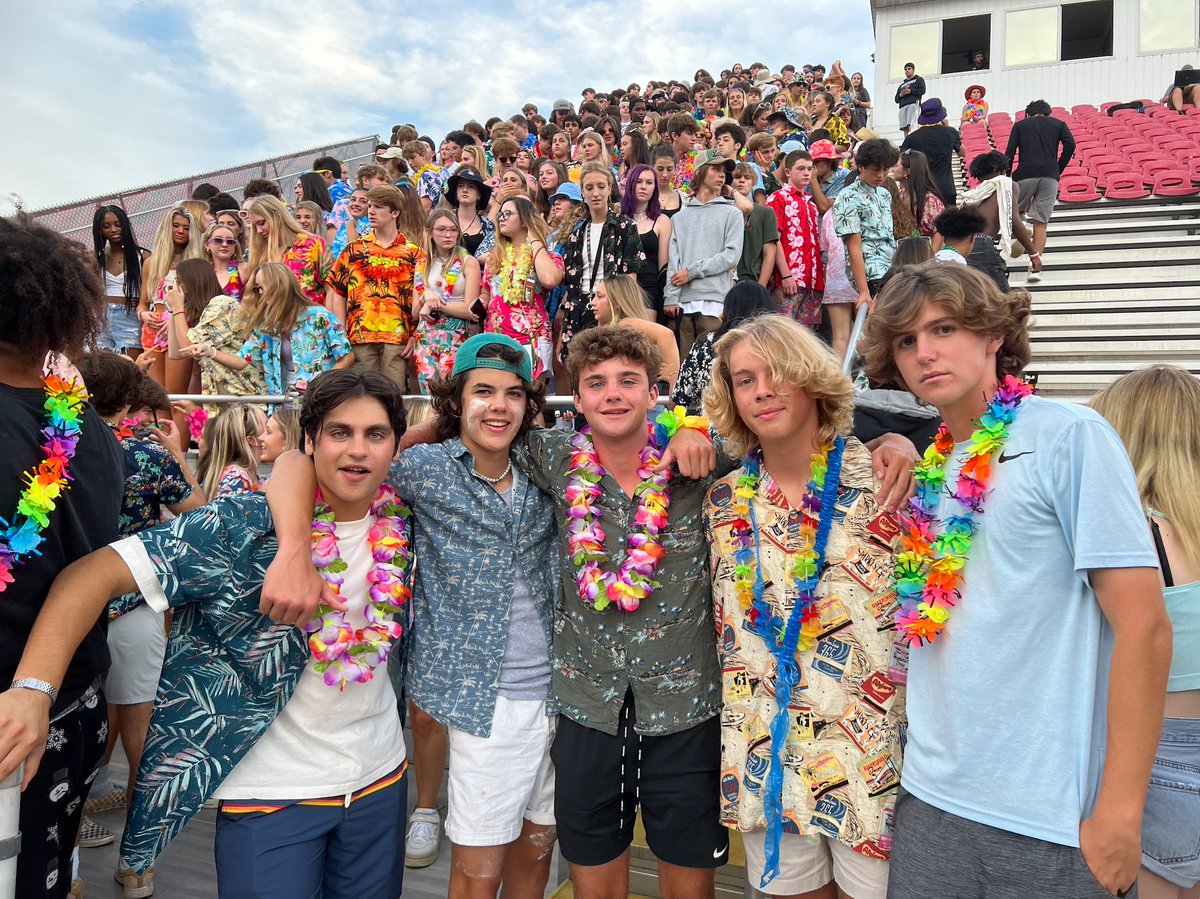 FxCAthletics's tweet photo. Foxes student section aims to be a game-changer for its teams ➤ https://t.co/vtExO3rVbT https://t.co/rjgvxbOTnu