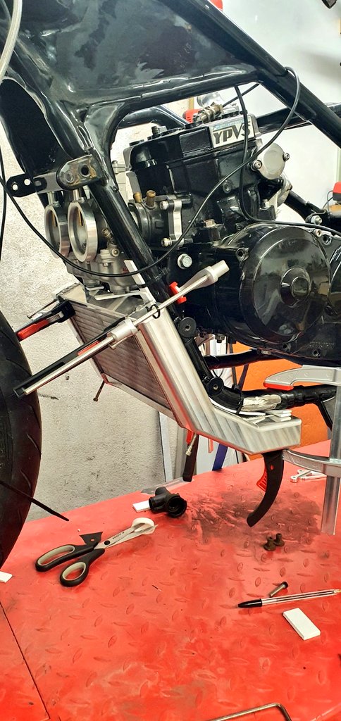 BulldogBDX's tweet photo. Anyone interested in how this #reversehead #YPVS my mate is building is coming along 🤔🤔
A bit of #Engineering going on here... https://t.co/TSbr7YEc6Z