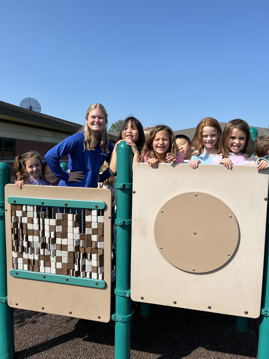 MissGreenPTE's tweet photo. We LOVED having @choosebooster out at recess with us today!! 💙🤍 https://t.co/8d0y2IW1zl