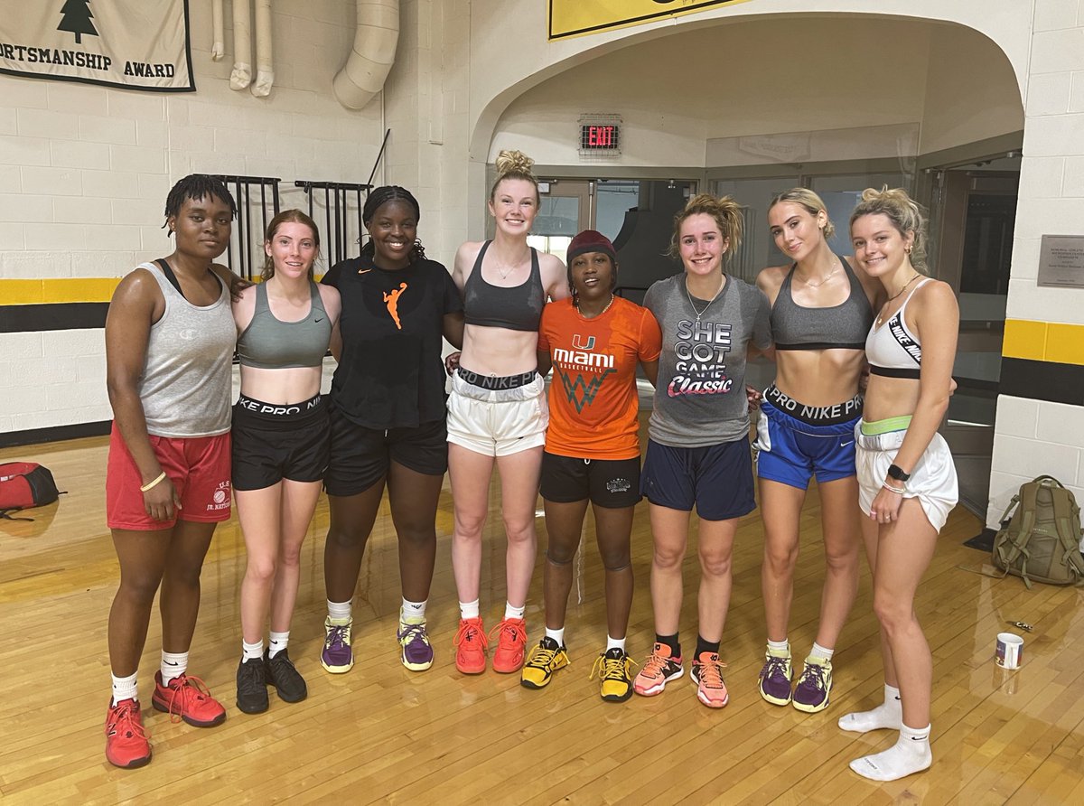 Woke up early to put in some work! #almostgotime #earnednotgiven (onlypartofthesquadpictured) 💛🖤