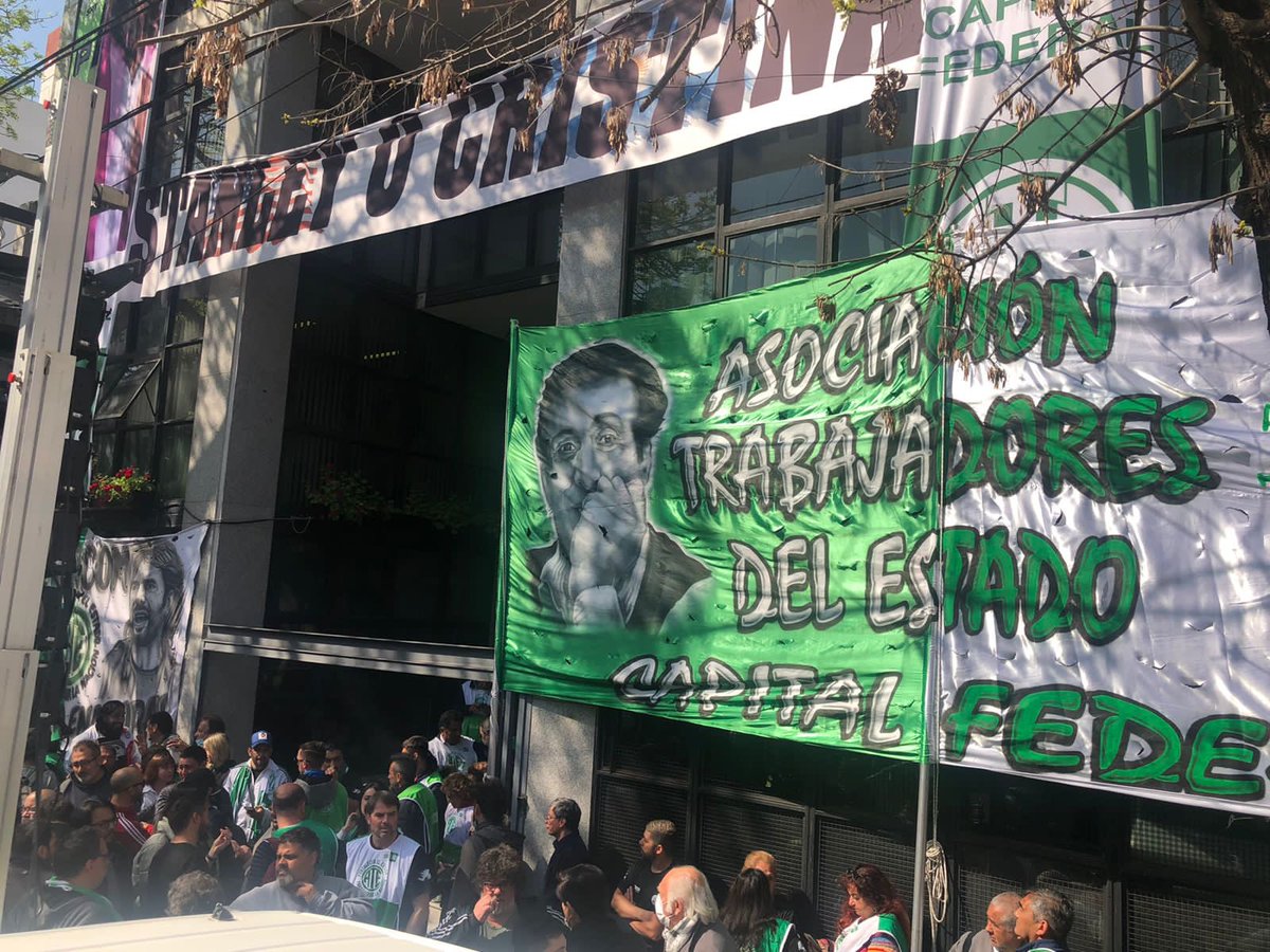 CQuintriqueoOk's tweet photo. Gran encuentro de trabajadores de la @VerdeyBlancaATE en @ATECapitalOk donde se afianzó la conducción del compañero @DanielCatalano_ en su seccional y como nuestro candidato a conducir la #ctaCapital 🇳🇬@CTAok https://t.co/RMc3BrDNfg