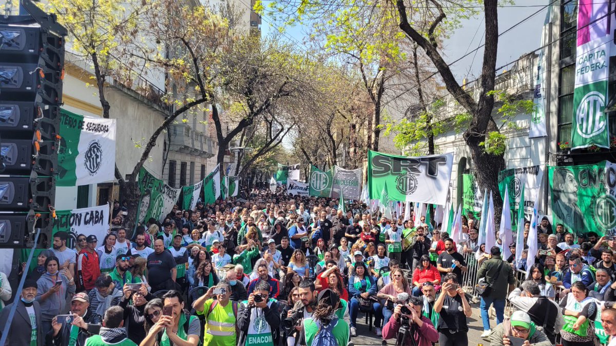 CQuintriqueoOk's tweet photo. Gran encuentro de trabajadores de la @VerdeyBlancaATE en @ATECapitalOk donde se afianzó la conducción del compañero @DanielCatalano_ en su seccional y como nuestro candidato a conducir la #ctaCapital 🇳🇬@CTAok https://t.co/RMc3BrDNfg