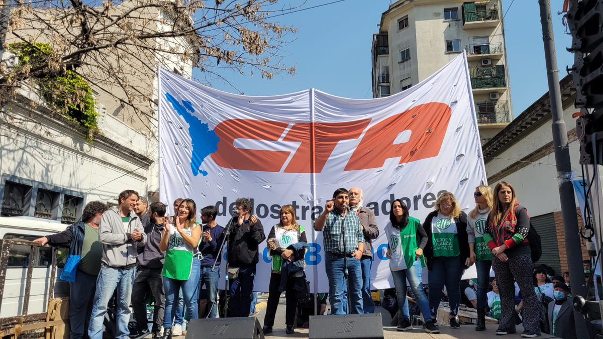 CQuintriqueoOk's tweet photo. Gran encuentro de trabajadores de la @VerdeyBlancaATE en @ATECapitalOk donde se afianzó la conducción del compañero @DanielCatalano_ en su seccional y como nuestro candidato a conducir la #ctaCapital 🇳🇬@CTAok https://t.co/RMc3BrDNfg