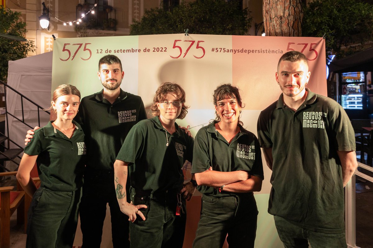 revenedors's tweet photo. La festa de dilluns no hagués estat possible sense la col·laboració de @mancomunats i @Impulsemsccl amb la logística de l'esdeveniment i la bona feina de tots els que van estar treballant a l'entrada, la barra i atenent a tothom. Moltíssimes gràcies! https://t.co/tXGMjoZtNk