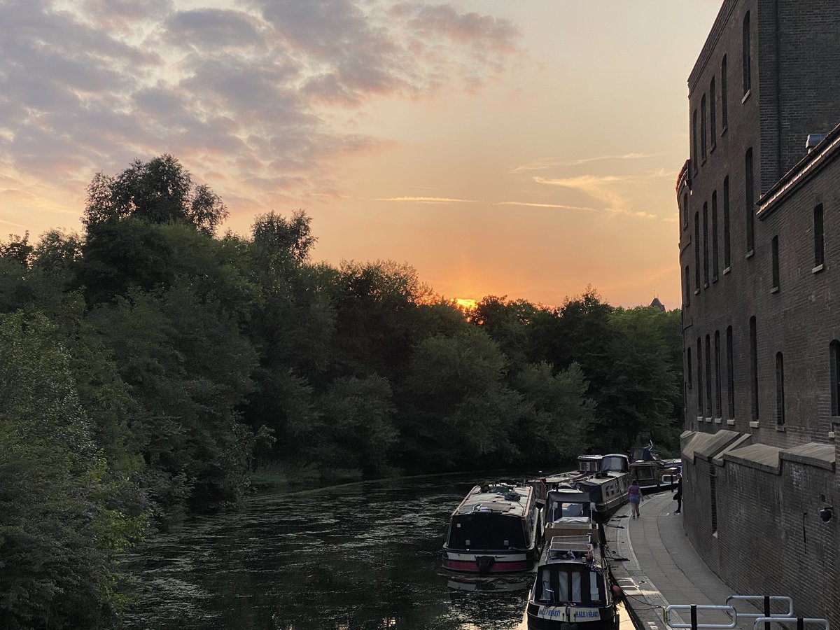 mohitjo's tweet image. #LondonSunset - and what a beautiful one. Just a few minutes late #MojoChasingSunsets #KingsSquare