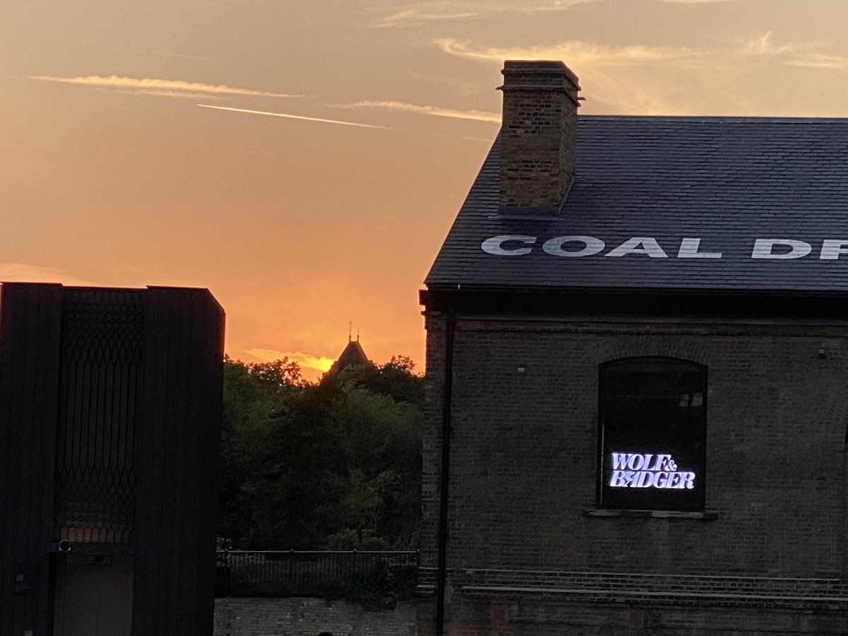 mohitjo's tweet image. #LondonSunset - and what a beautiful one. Just a few minutes late #MojoChasingSunsets #KingsSquare