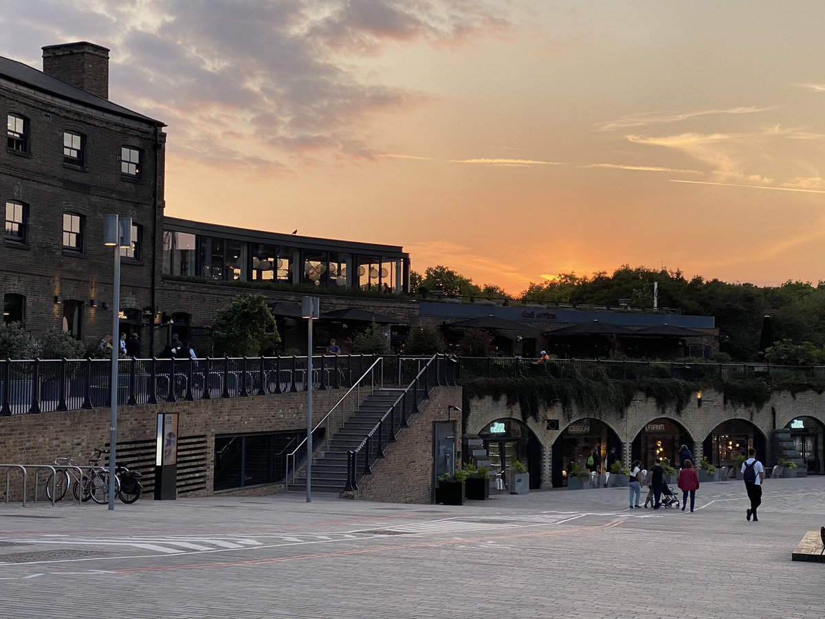 mohitjo's tweet image. #LondonSunset - and what a beautiful one. Just a few minutes late #MojoChasingSunsets #KingsSquare