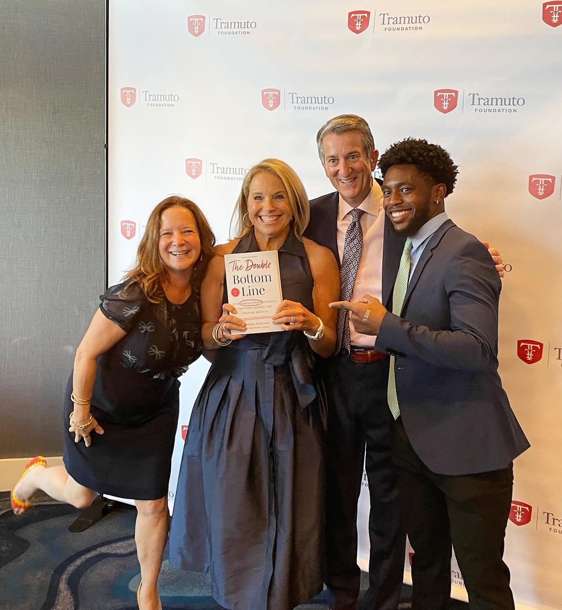 When <a href="/DonatoTramuto/">Donato Tramuto</a> began to write The Double Bottom Line he said this book would inspire a movement. That dream has become a reality. This week is officially #nationalcompassionateleadershipweek 🎉 So honored that our work was included ⬇️
amazon.com/Double-Bottom-… #youareflawless