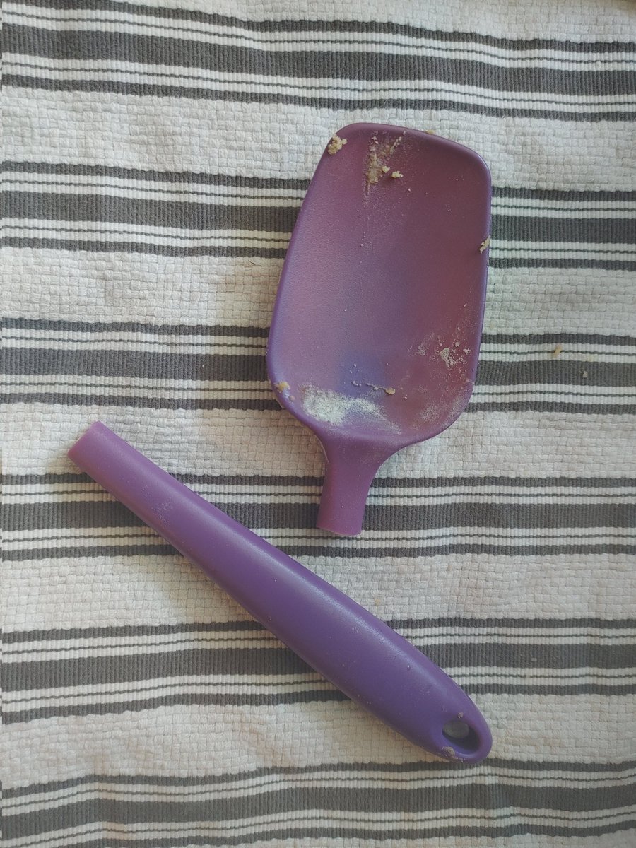 StarlightBites's tweet photo. Y'all. It finally happened 😭 this guy has been with us since the beginning. Join us in a moment of silence for the spatula that started it all https://t.co/fJc239JS6A #cookielife #mandown #starlightbites https://t.co/WjSAB7m83u